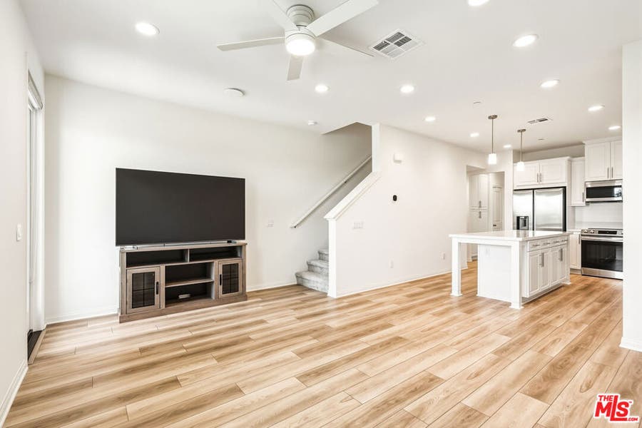 Property photo for 1095 N Harbor Blvd, Anaheim, CA