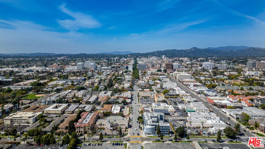 1299 E Green Street, Pasadena, CA 91106 1299 E Green Street, Pasadena, CA 91106