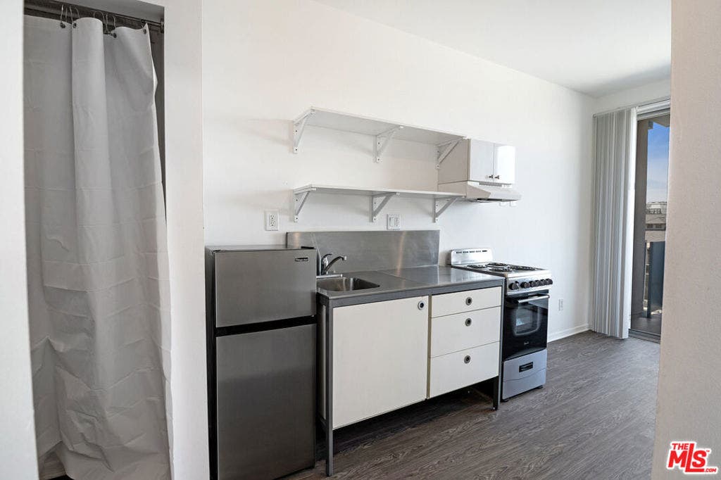 1299 E Green Street, Pasadena, CA 91106 1299 E Green Street, Pasadena, CA 91106