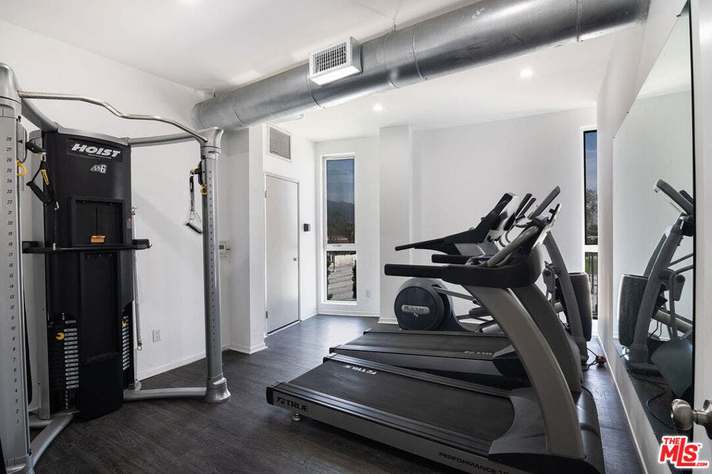 1299 E Green Street, Pasadena, CA 91106 1299 E Green Street, Pasadena, CA 91106