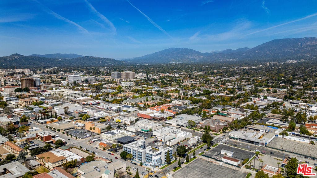 1299 E Green Street, Pasadena, CA 91106 1299 E Green Street, Pasadena, CA 91106