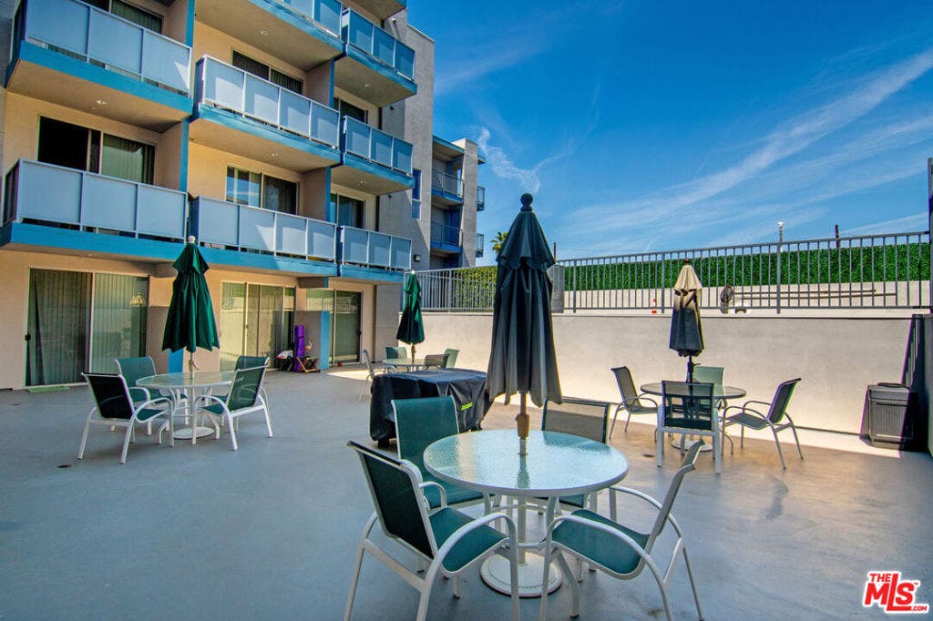 1299 E Green Street, Pasadena, CA 91106 1299 E Green Street, Pasadena, CA 91106
