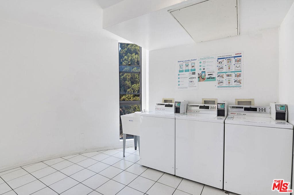 1299 E Green Street, Pasadena, CA 91106 1299 E Green Street, Pasadena, CA 91106