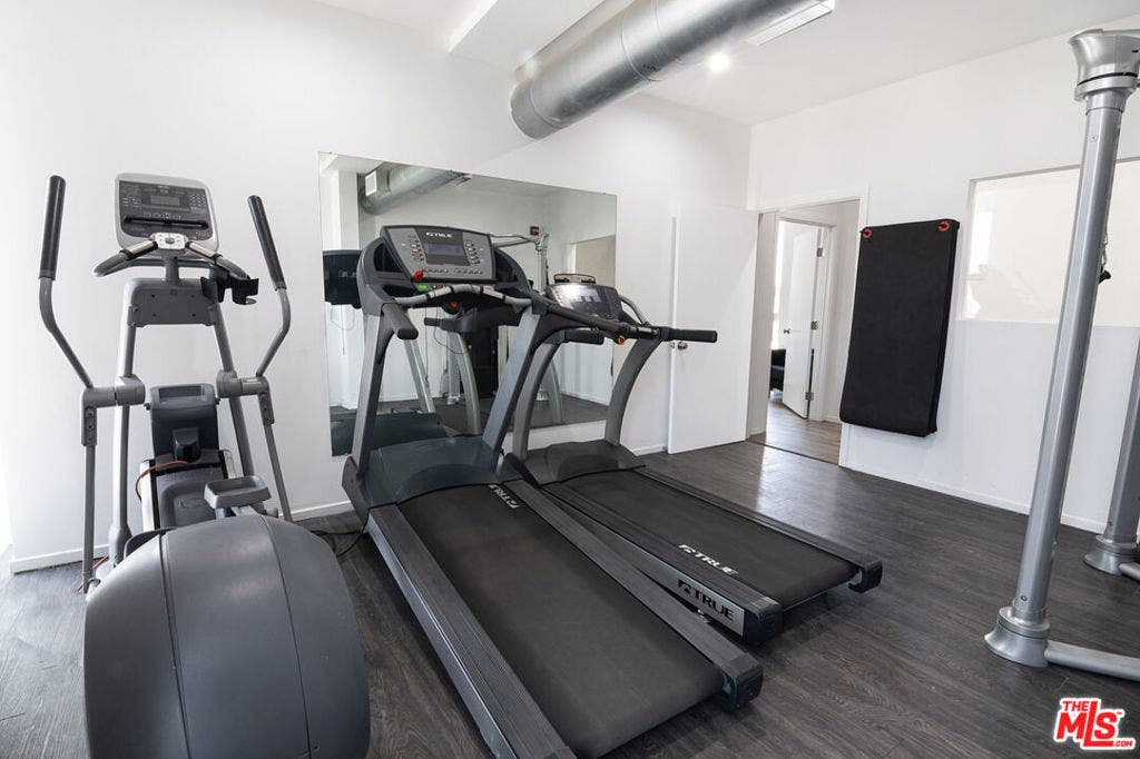 1299 E Green Street, Pasadena, CA 91106 1299 E Green Street, Pasadena, CA 91106