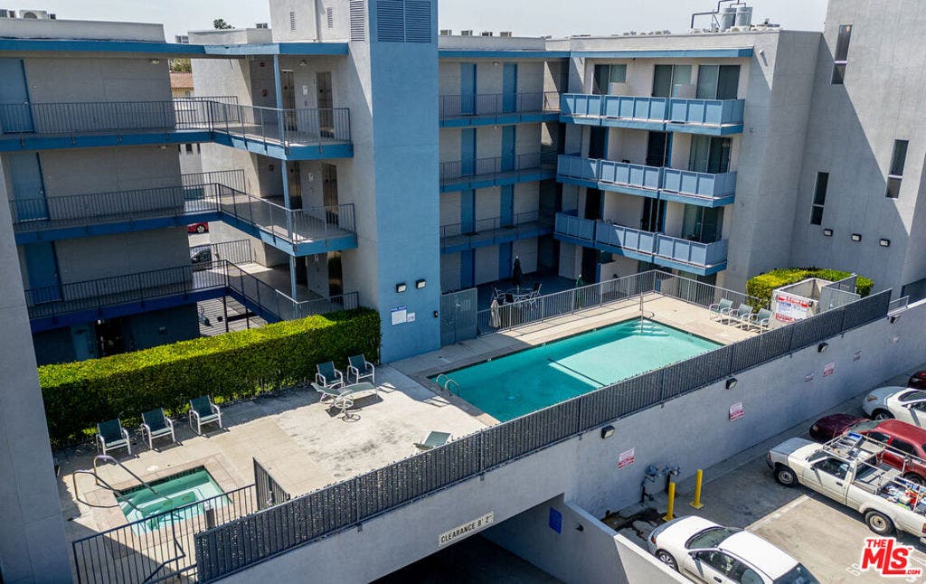 1299 E Green Street, Pasadena, CA 91106 1299 E Green Street, Pasadena, CA 91106