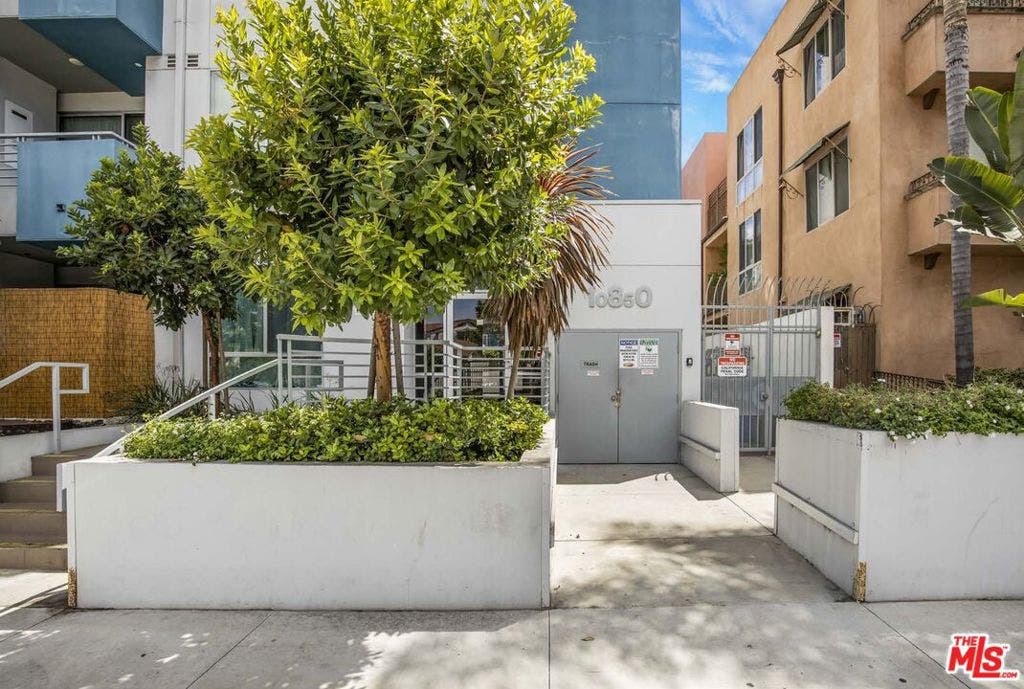 10850 Bloomfield Street, Los Angeles, CA 91602 10850 Bloomfield Street, Los Angeles, CA 91602