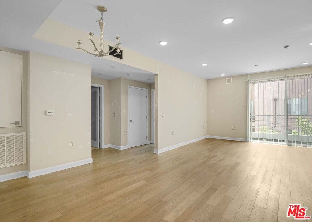 10850 Bloomfield Street, Los Angeles, CA 91602 10850 Bloomfield Street, Los Angeles, CA 91602