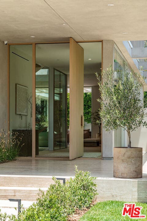 634 Moreno Avenue, Los Angeles, CA 90049 634 Moreno Avenue, Los Angeles, CA 90049
