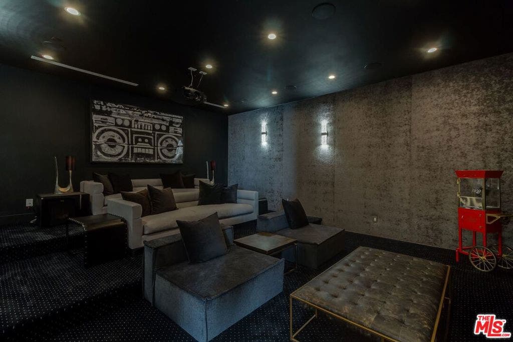 12119 Travis Street, Los Angeles, CA 90049