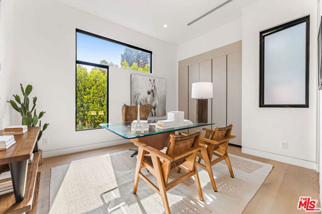 12119 Travis Street, Los Angeles, CA 90049