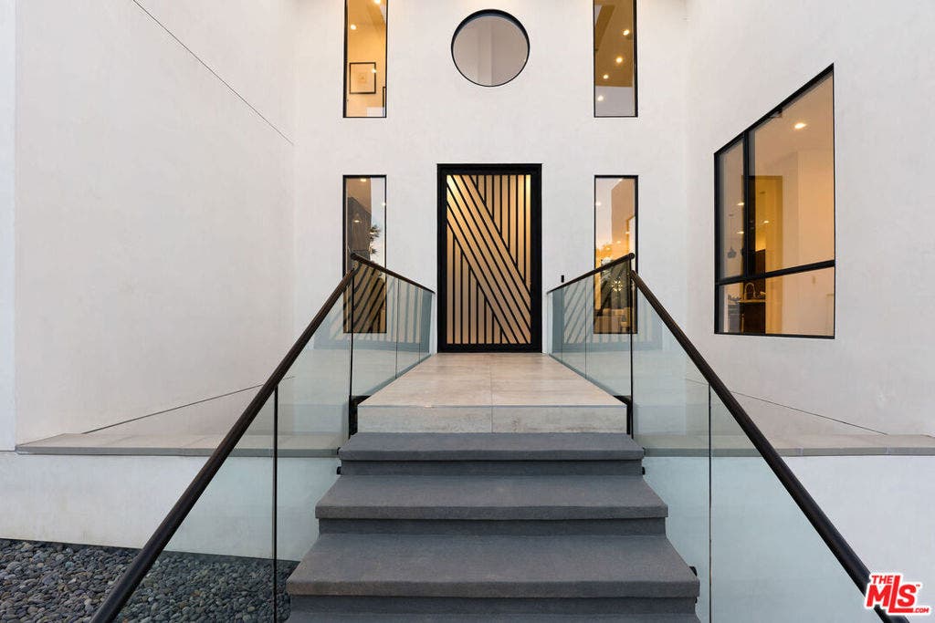 12119 Travis Street, Los Angeles, CA 90049