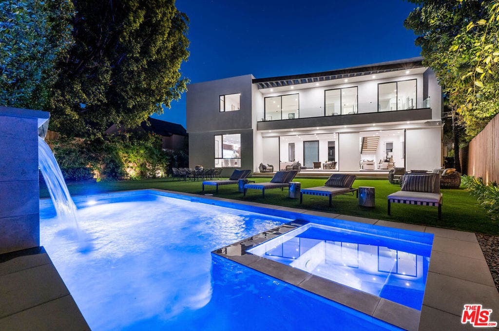 12119 Travis Street, Los Angeles, CA 90049