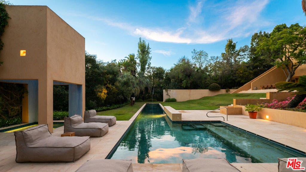 223 N Carmelina Avenue, Los Angeles, CA 90049