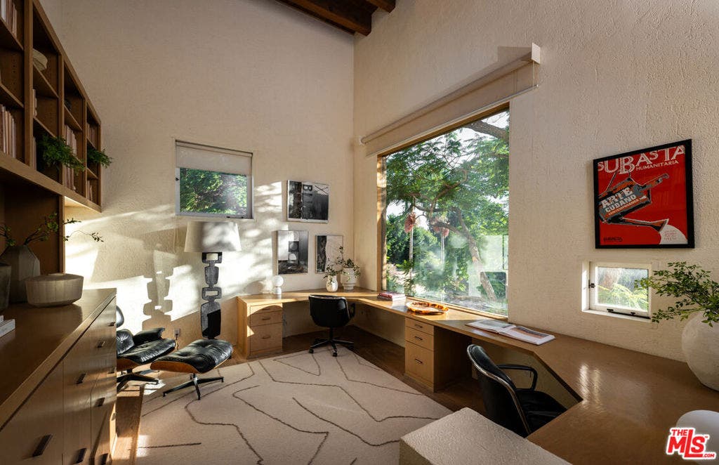 223 N Carmelina Avenue, Los Angeles, CA 90049