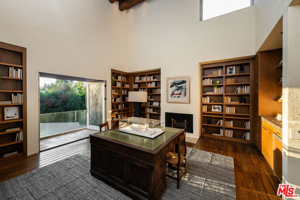 223 N Carmelina Avenue, Los Angeles, CA 90049