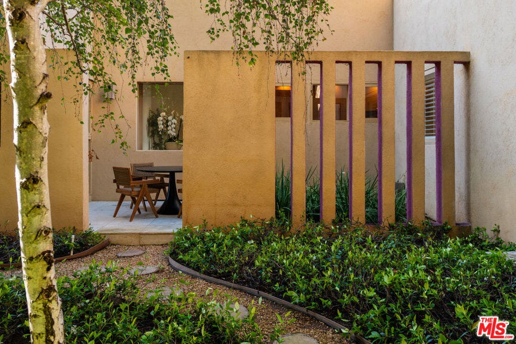 223 N Carmelina Avenue, Los Angeles, CA 90049