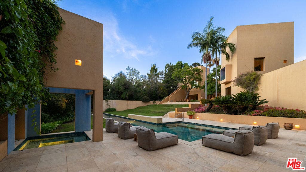 223 N Carmelina Avenue, Los Angeles, CA 90049
