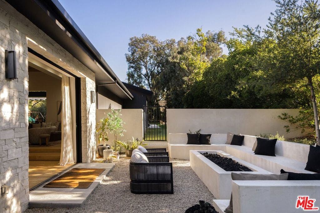 5717 Round Meadow Road, Hidden Hills, CA 91302 5717 Round Meadow Road, Hidden Hills, CA 91302