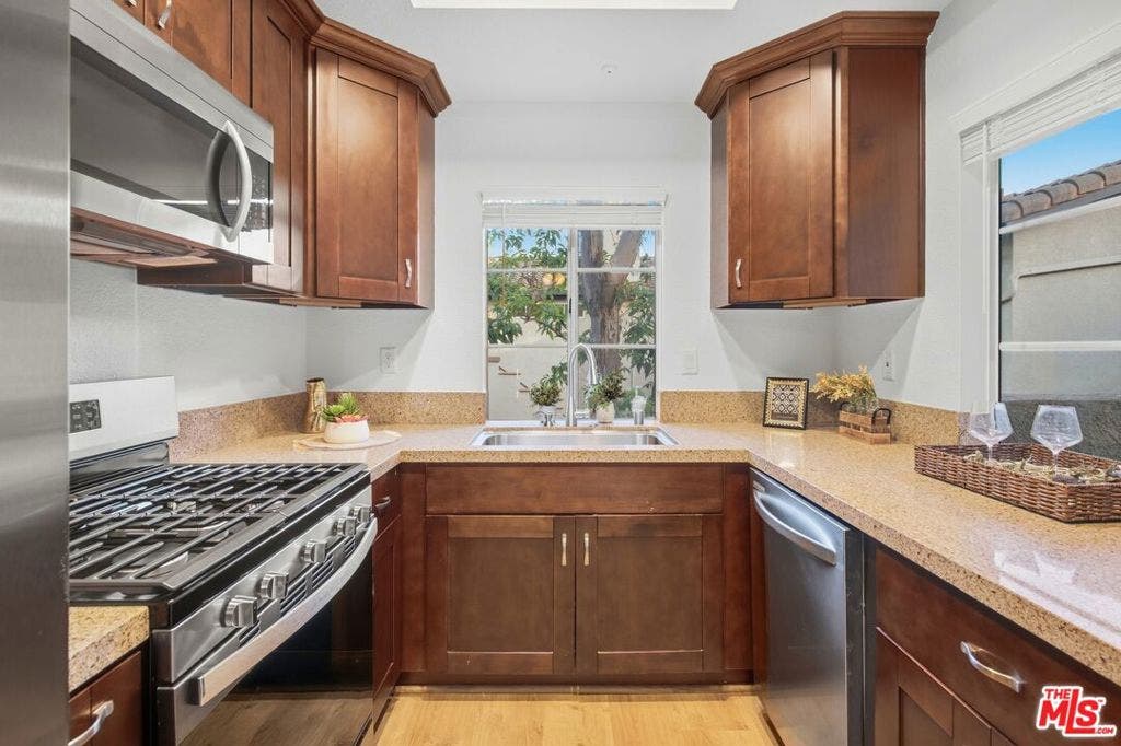 87 Via Contento, Rancho Santa Margarita, CA 92688 87 Via Contento, Rancho Santa Margarita, CA 92688