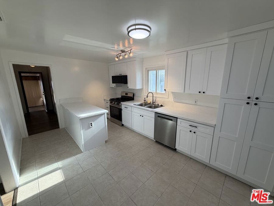 Property photo for 322 Magnolia Avenue, Inglewood, CA