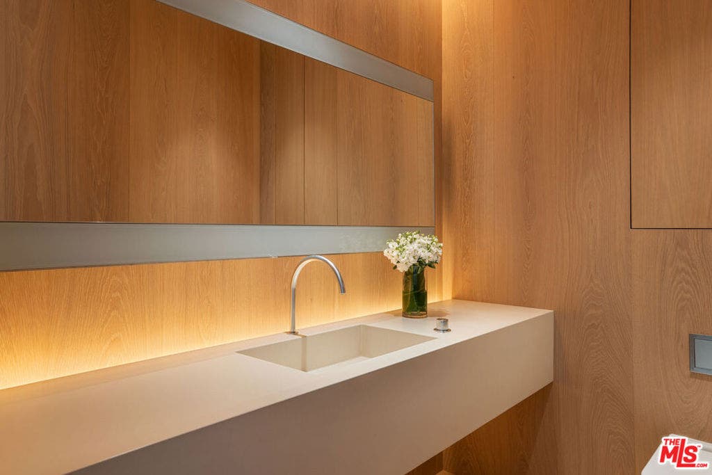 9040 W Sunset Boulevard, #905, West Hollywood, CA 90069 9040 W Sunset Boulevard, #905, West Hollywood, CA 90069