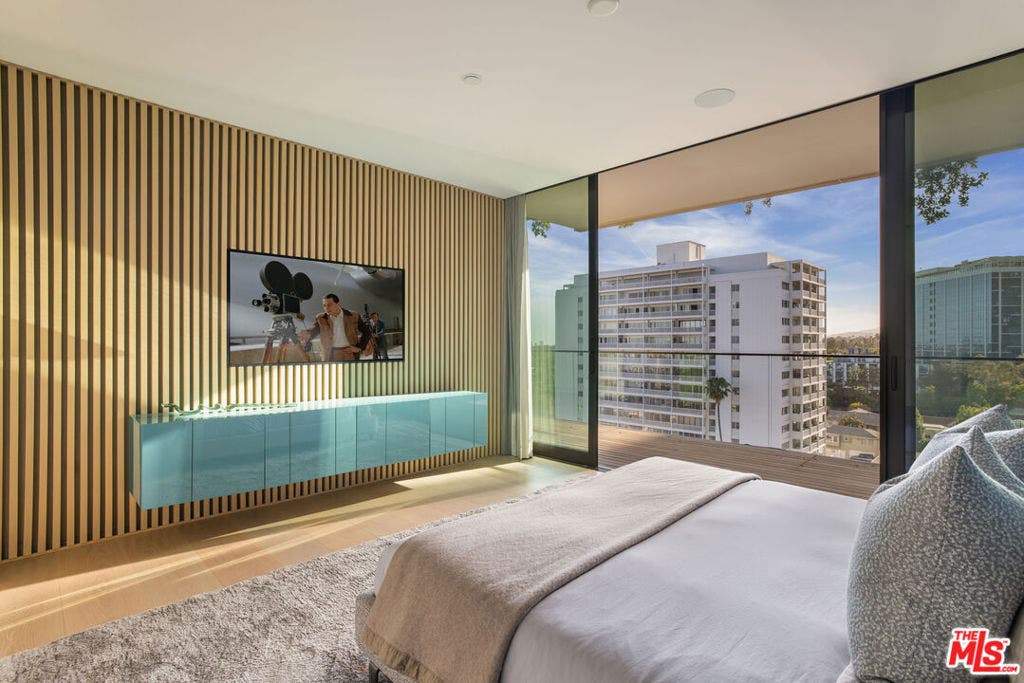 9040 W Sunset Boulevard, #905, West Hollywood, CA 90069 9040 W Sunset Boulevard, #905, West Hollywood, CA 90069