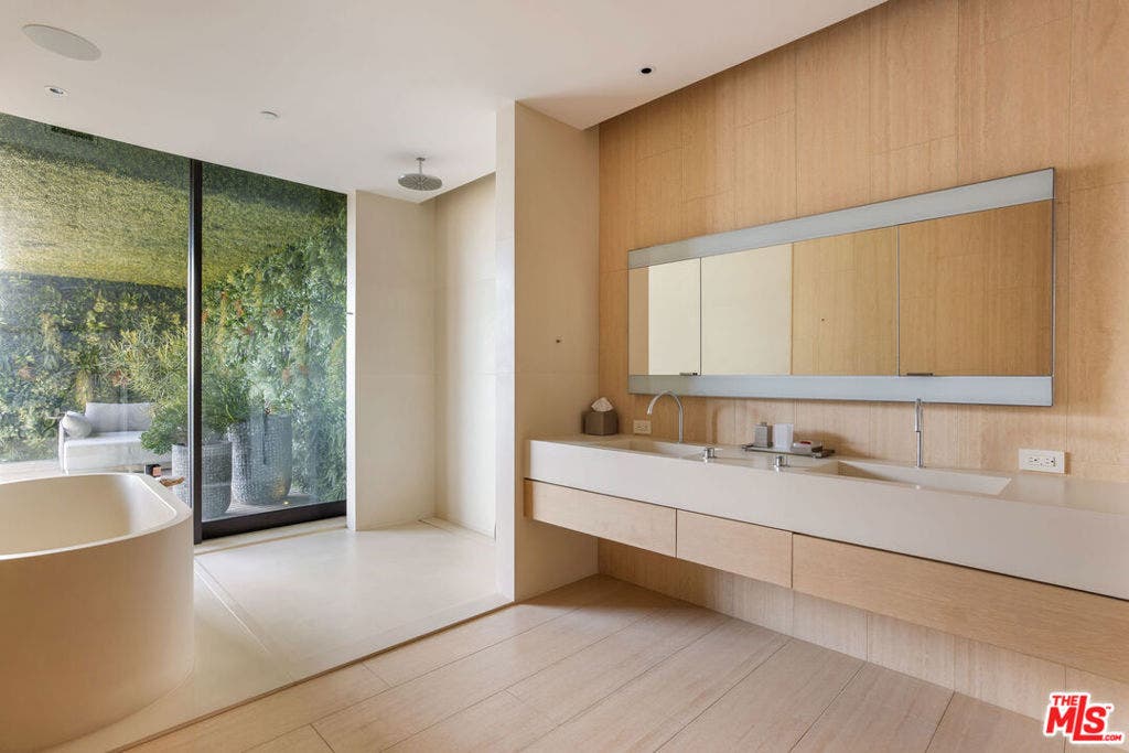 9040 W Sunset Boulevard, #905, West Hollywood, CA 90069 9040 W Sunset Boulevard, #905, West Hollywood, CA 90069