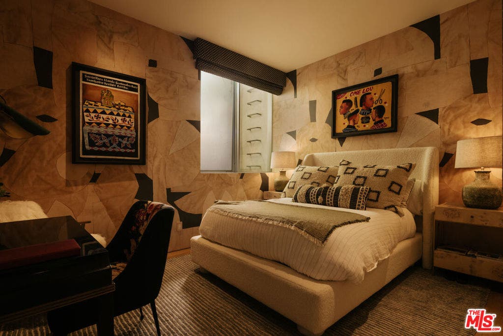 Lower guest room