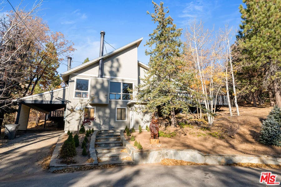 Property photo for 1011 Colusa Way, Big Bear, CA