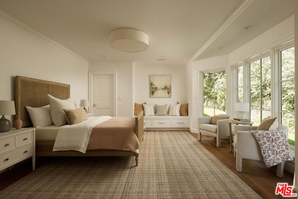 31 Oakmont Drive, Los Angeles, CA 90049