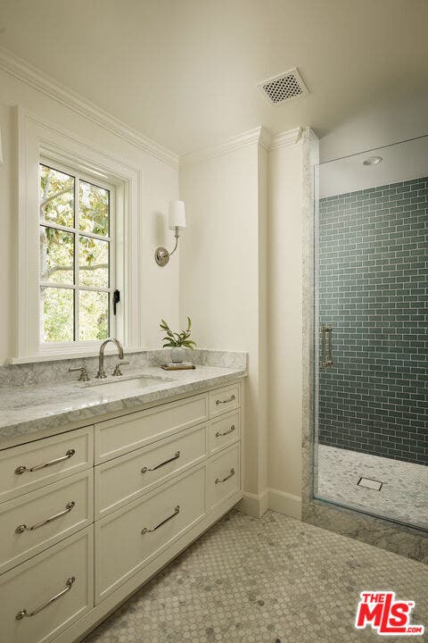 31 Oakmont Drive, Los Angeles, CA 90049