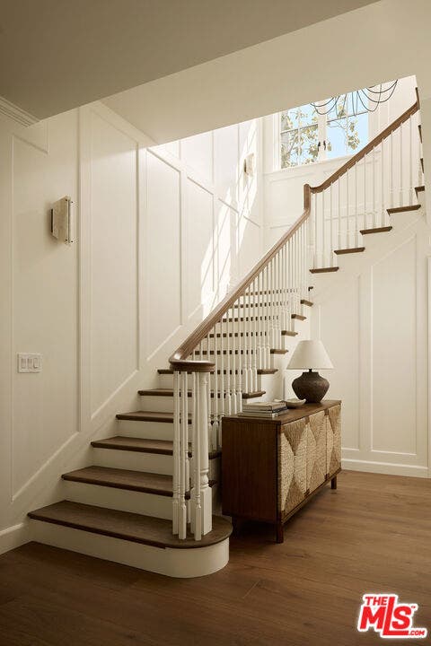 31 Oakmont Drive, Los Angeles, CA 90049