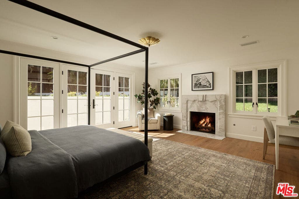 31 Oakmont Drive, Los Angeles, CA 90049