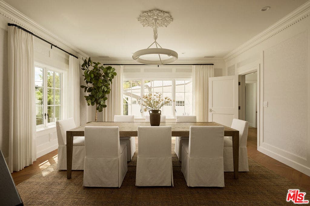 31 Oakmont Drive, Los Angeles, CA 90049