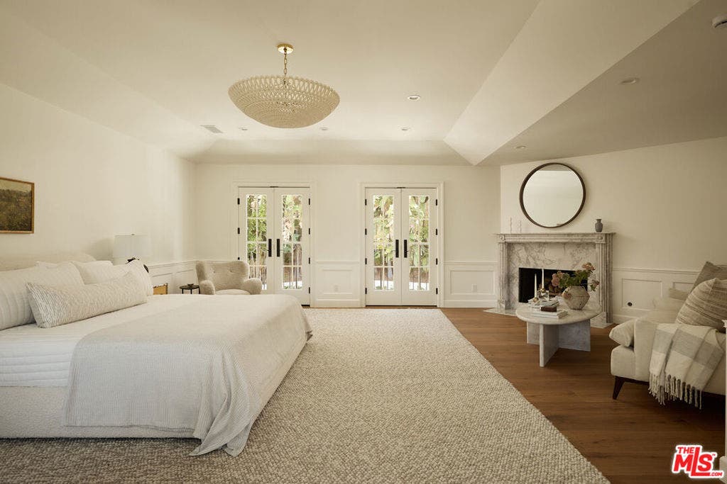 31 Oakmont Drive, Los Angeles, CA 90049
