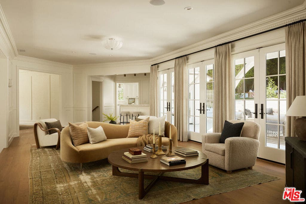 31 Oakmont Drive, Los Angeles, CA 90049