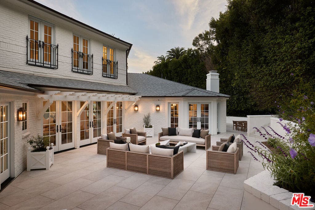 31 Oakmont Drive, Los Angeles, CA 90049