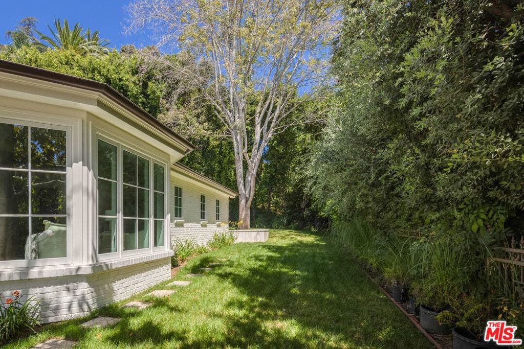 31 Oakmont Drive, Los Angeles, CA 90049