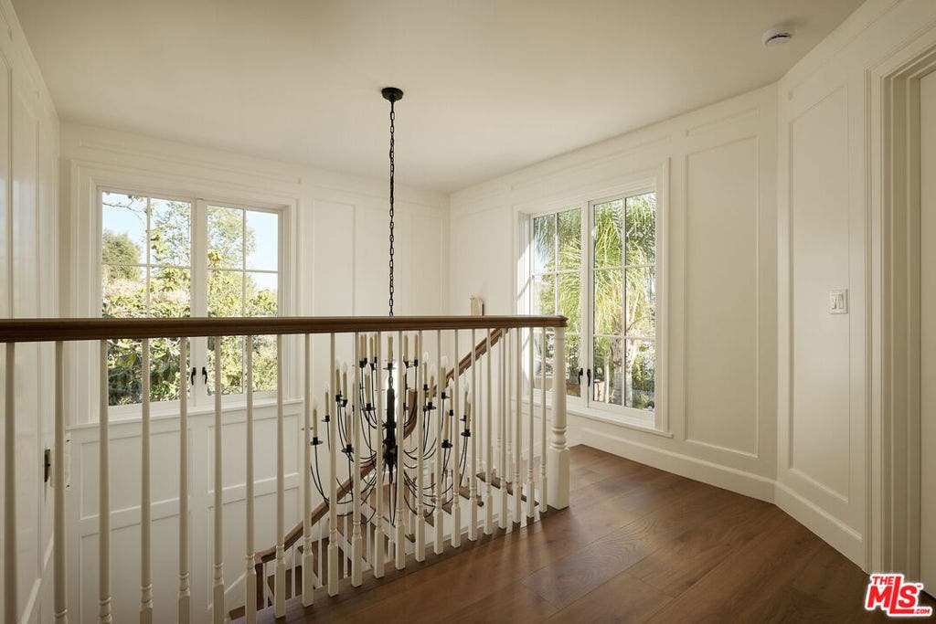 31 Oakmont Drive, Los Angeles, CA 90049