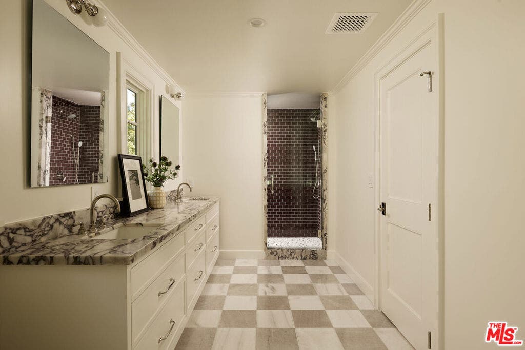 31 Oakmont Drive, Los Angeles, CA 90049