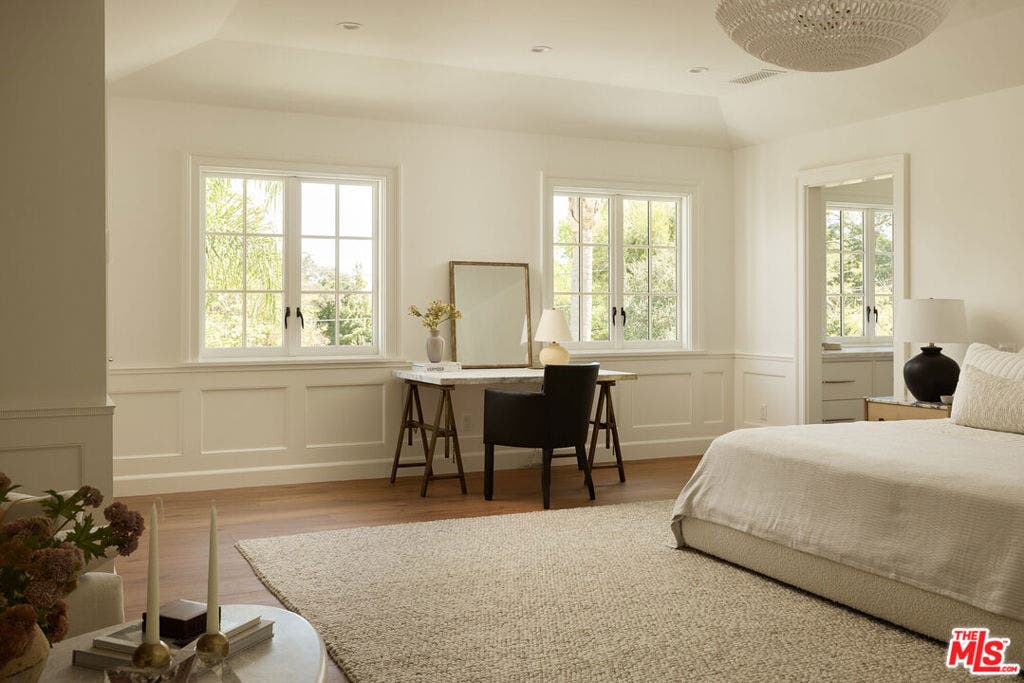 31 Oakmont Drive, Los Angeles, CA 90049