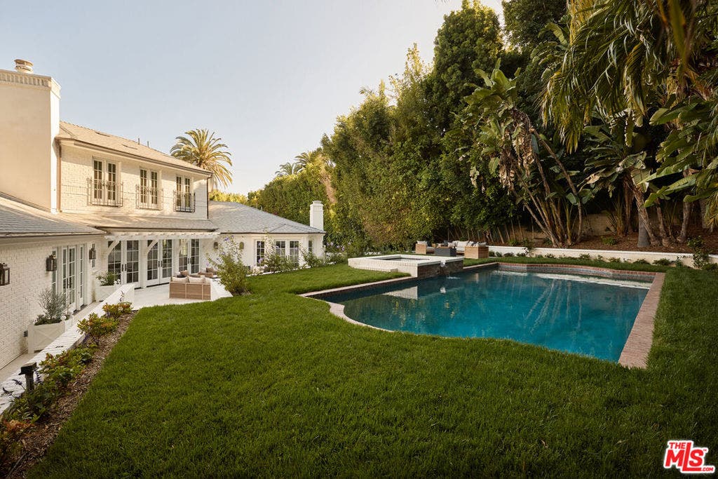 31 Oakmont Drive, Los Angeles, CA 90049