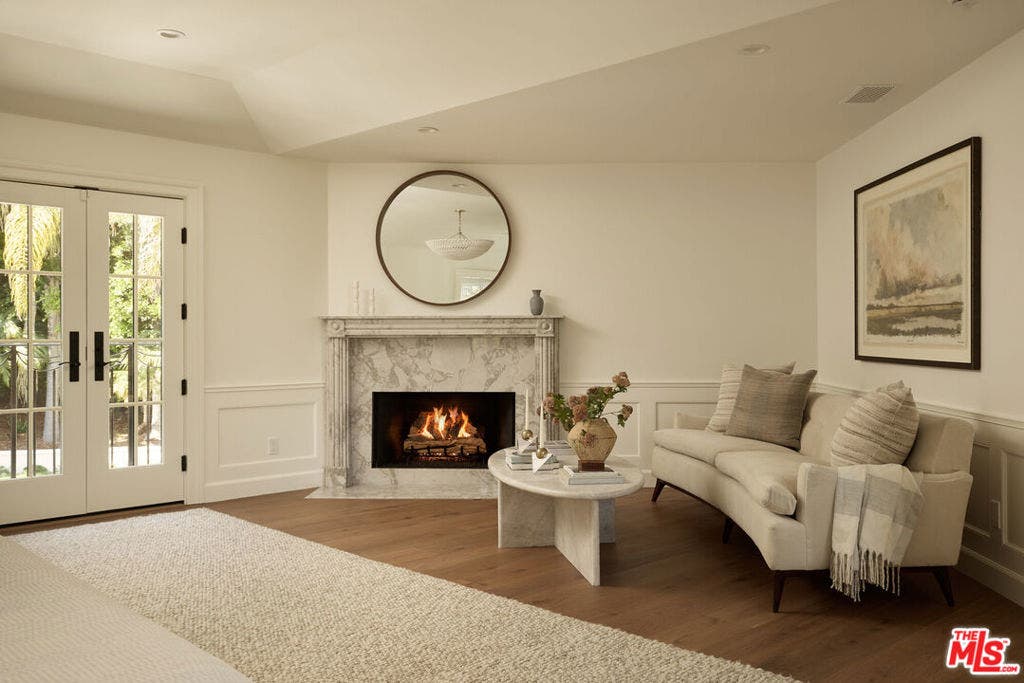 31 Oakmont Drive, Los Angeles, CA 90049