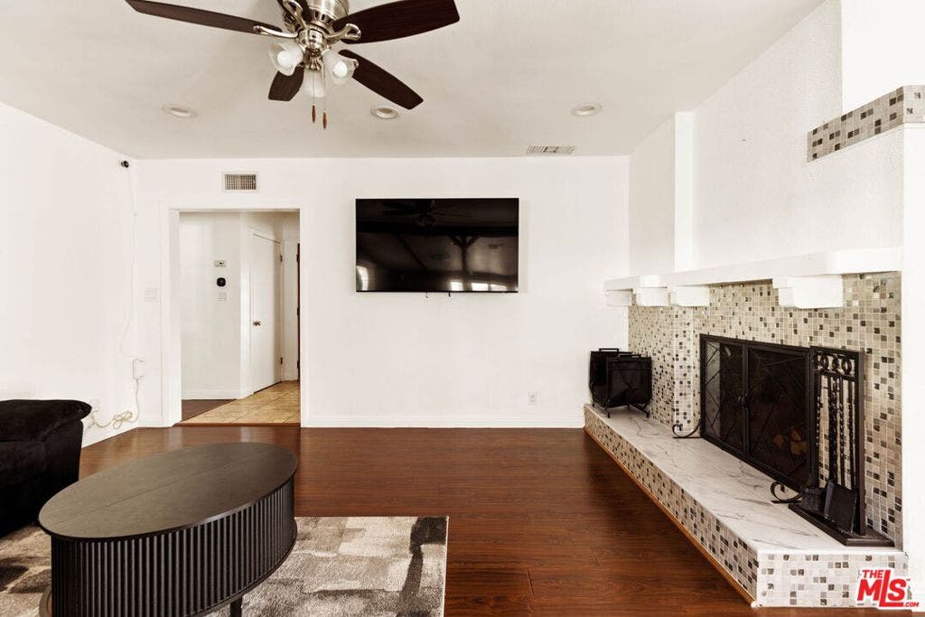205 E Hurst Street, Covina, CA 91723 205 E Hurst Street, Covina, CA 91723