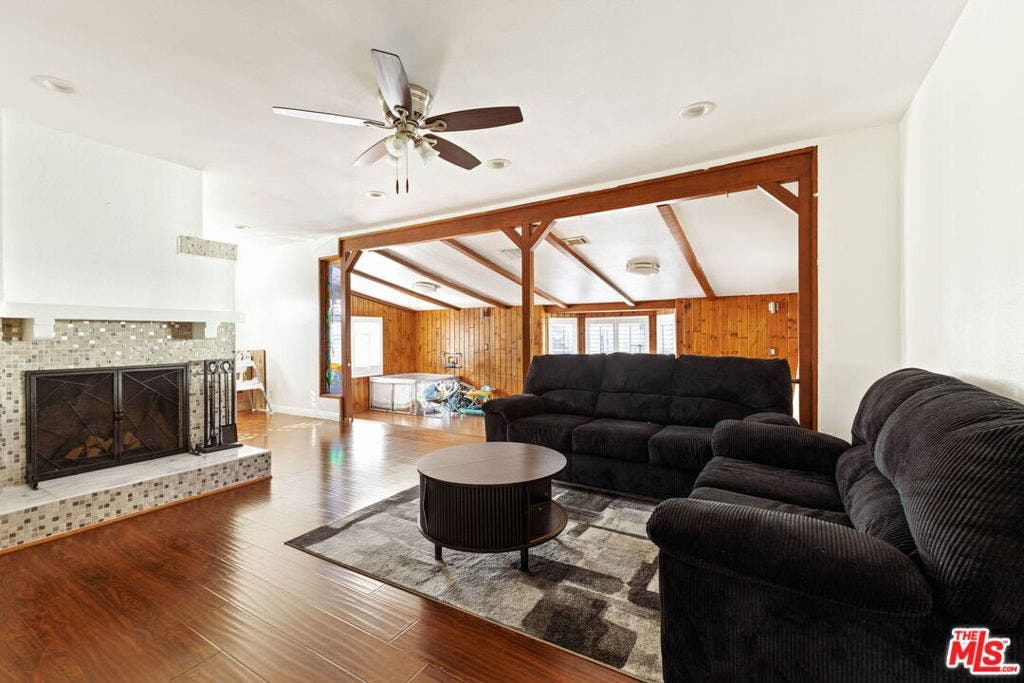 205 E Hurst Street, Covina, CA 91723 205 E Hurst Street, Covina, CA 91723