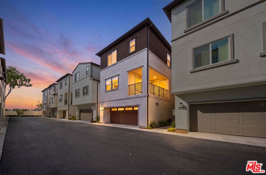 Property photo for 2413 Little Rock Lane, Simi Valley, CA