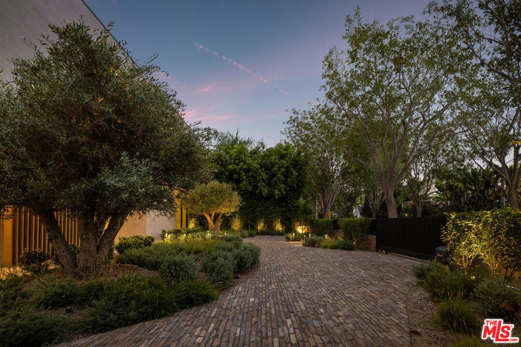 510 N Alpine Drive, Beverly Hills, CA 90210 510 N Alpine Drive, Beverly Hills, CA 90210