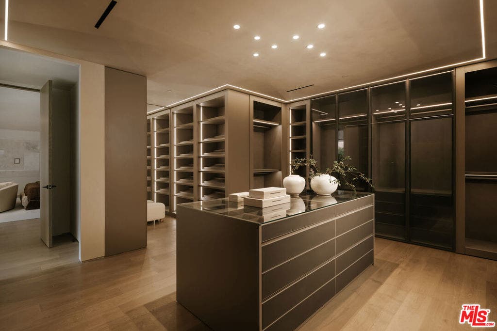 510 N Alpine Drive, Beverly Hills, CA 90210 510 N Alpine Drive, Beverly Hills, CA 90210