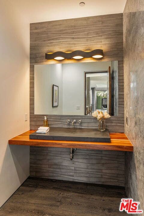 1116 Chantilly Road, Los Angeles, CA 90077 1116 Chantilly Road, Los Angeles, CA 90077