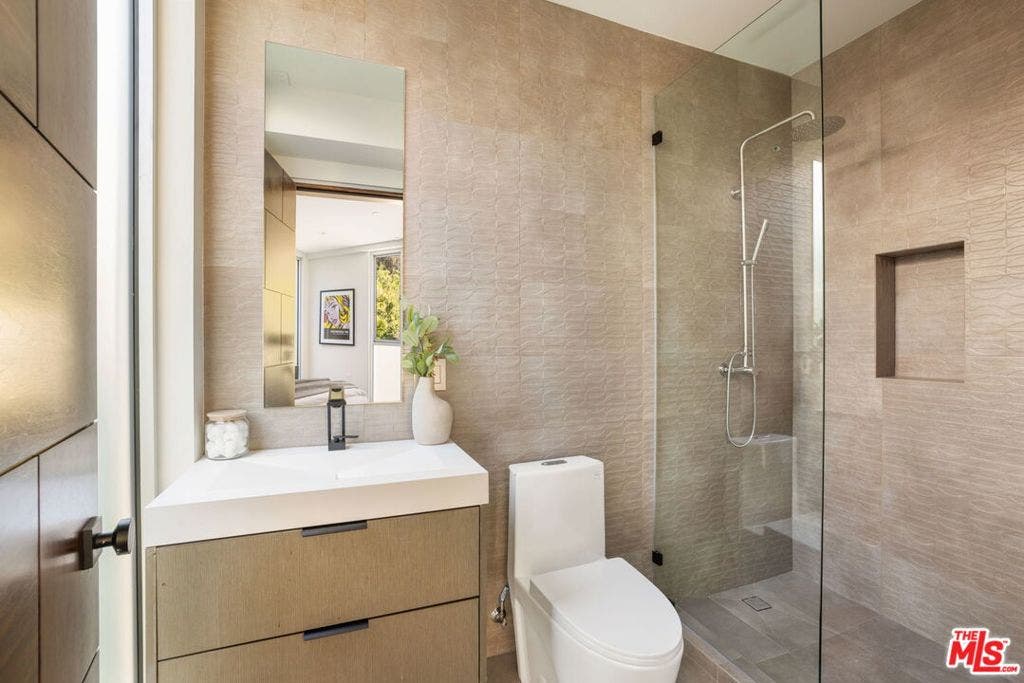1116 Chantilly Road, Los Angeles, CA 90077 1116 Chantilly Road, Los Angeles, CA 90077